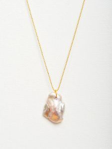 Collar con perla cuadrada rosa y cadena de plata