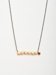 Collar con mini perlas y turmalina
