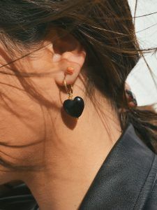 Pendientes corazón onix aro oro